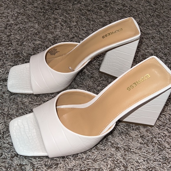 EXPRESS Sandals - Picture 4 of 4